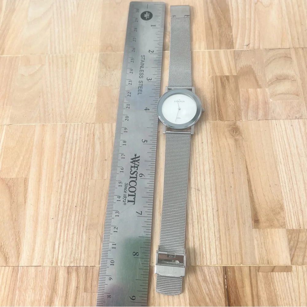 Skagen steel slim silver tone dress watch NEW BATTERY